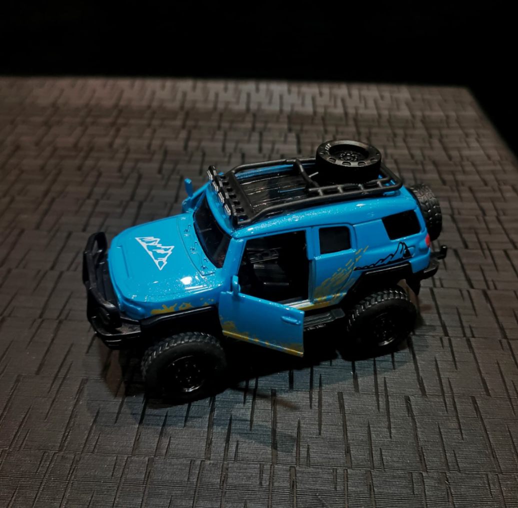 DIECAST TOYOTA FJ CRUISER OFF-ROAD