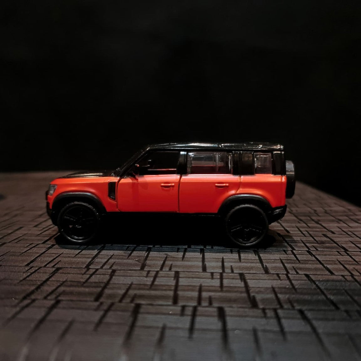 DIECAST DEFENDER