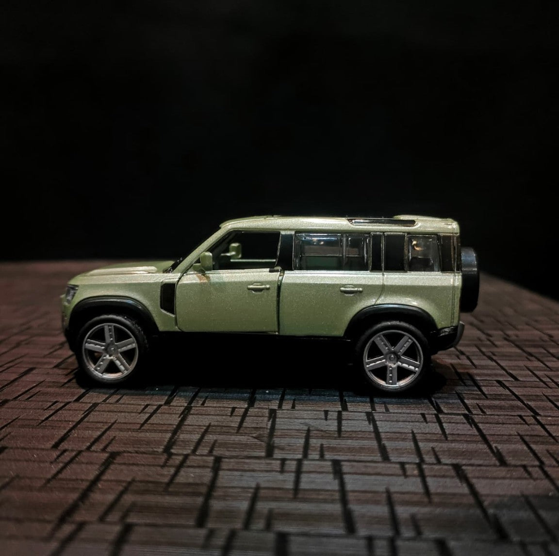 DIECAST DEFENDER
