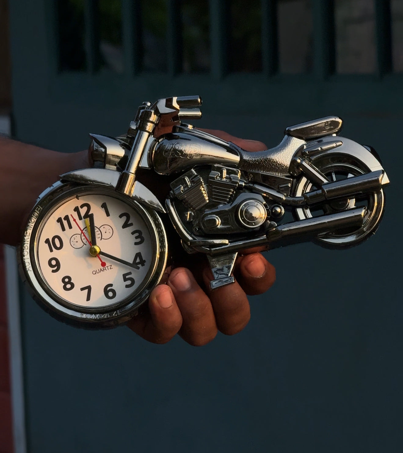 VINTAGE STYLE MOTORCYCLE/CLASSIC CAR ALARM CLOCK