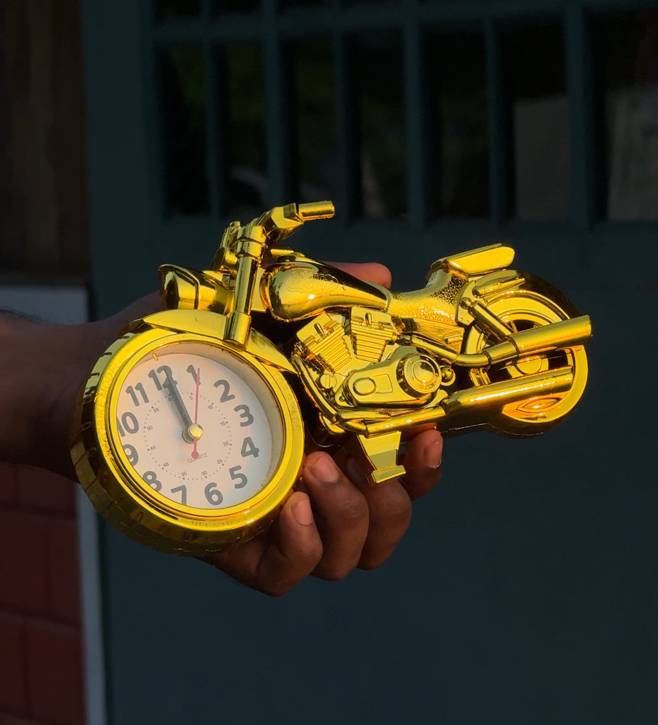 VINTAGE STYLE MOTORCYCLE/CLASSIC CAR ALARM CLOCK