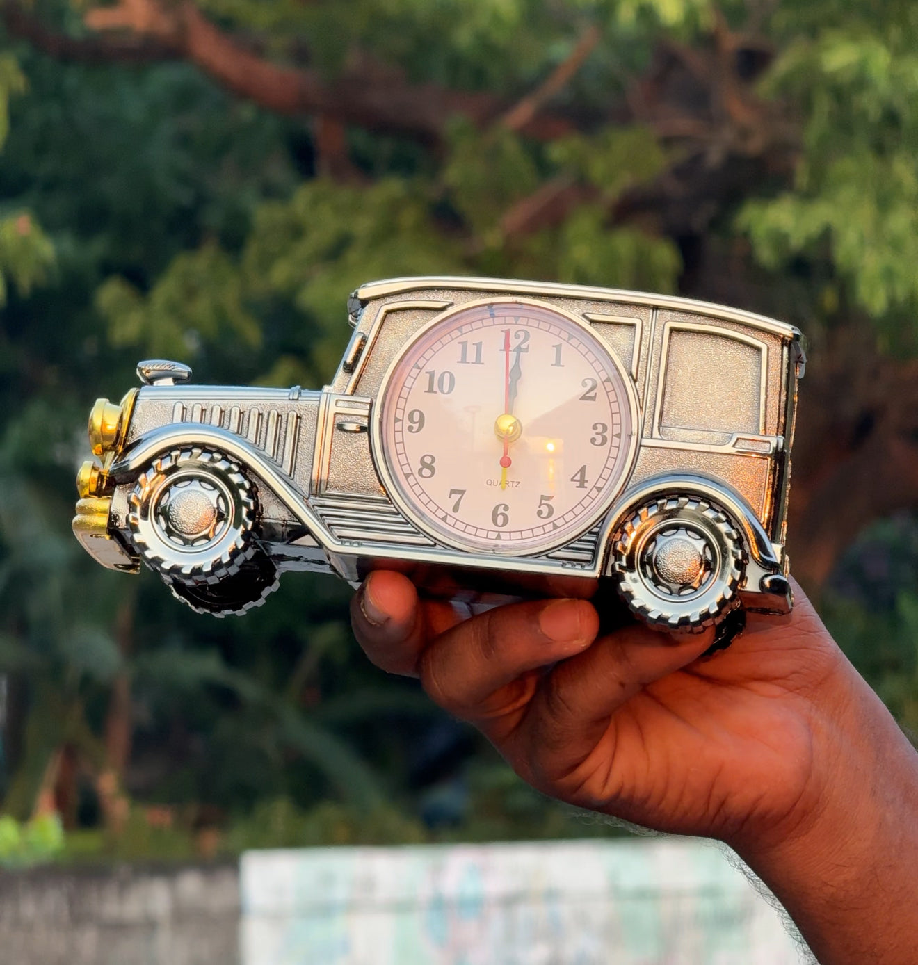 VINTAGE STYLE MOTORCYCLE/CLASSIC CAR ALARM CLOCK