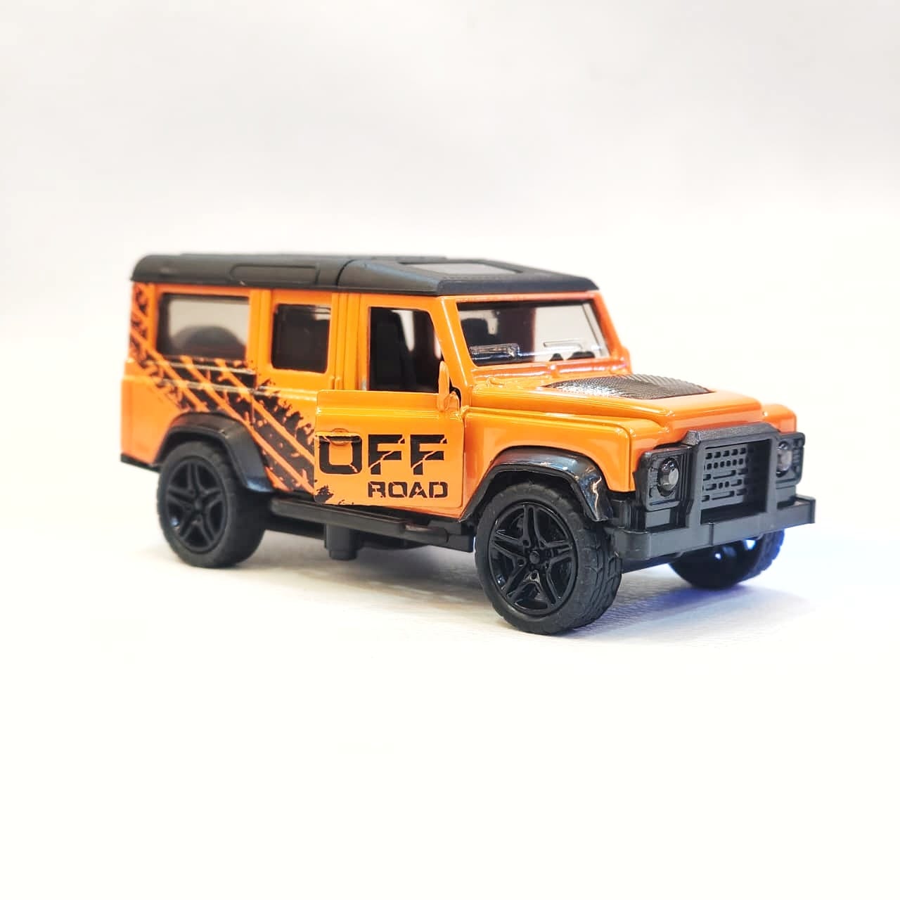 DIECAST LAND ROVER DEFENDER