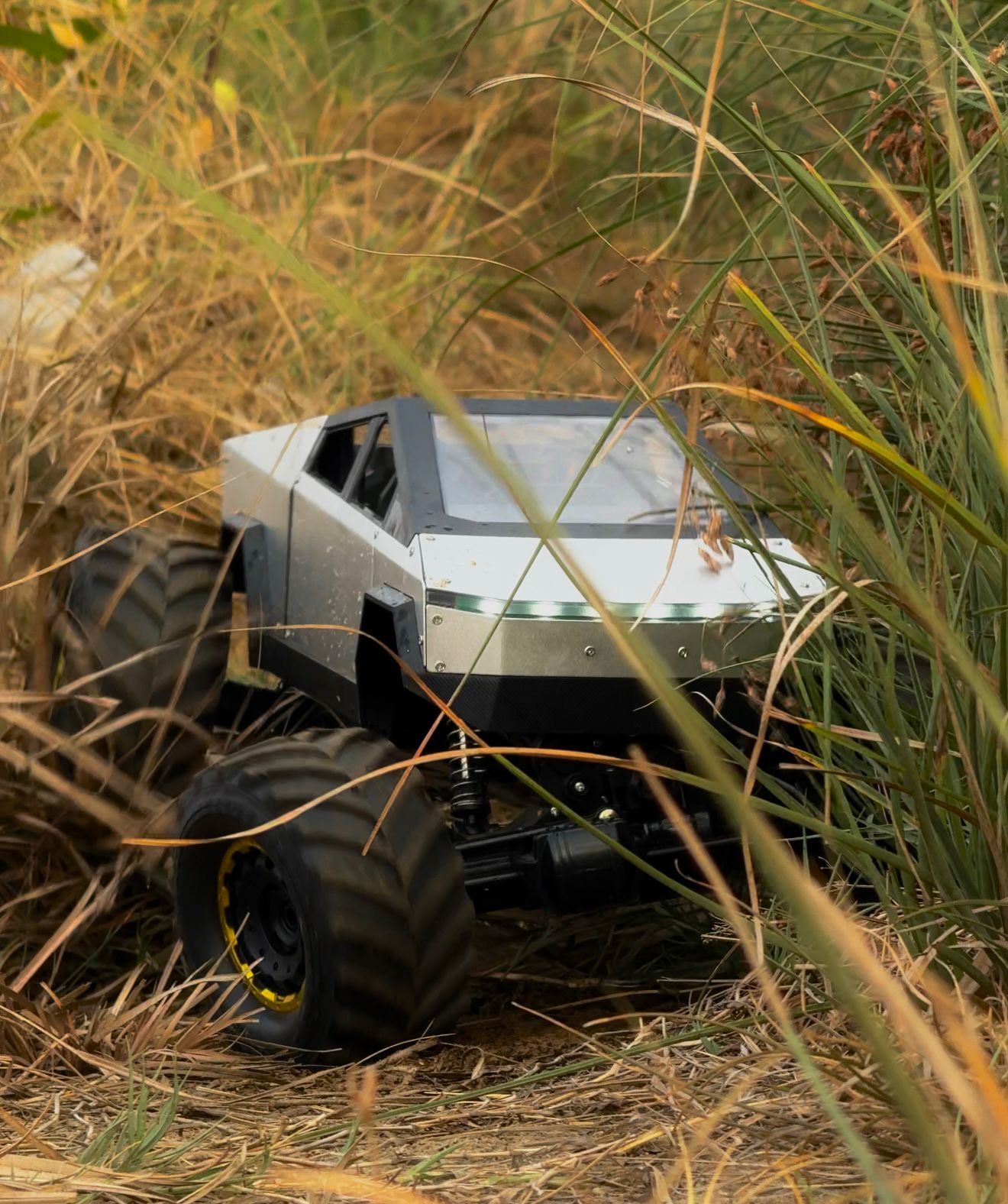 MOKA 1:8 4WD Rock Crawler RC Car | Cybertruck Inspired Off-Road Beast