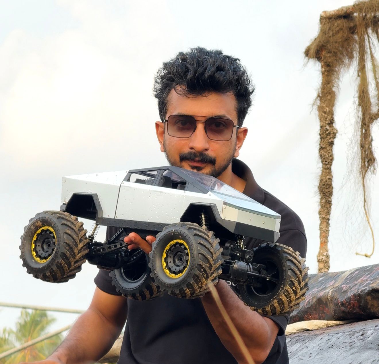 MOKA 1:8 4WD Rock Crawler RC Car | Cybertruck Inspired Off-Road Beast