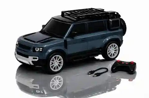 Premium 1:22 Luxury Defender RC SUV | 2.4GHz Remote Control Die-Cast Car | LED Lights | Spray Mist Effect | Rechargeable Battery